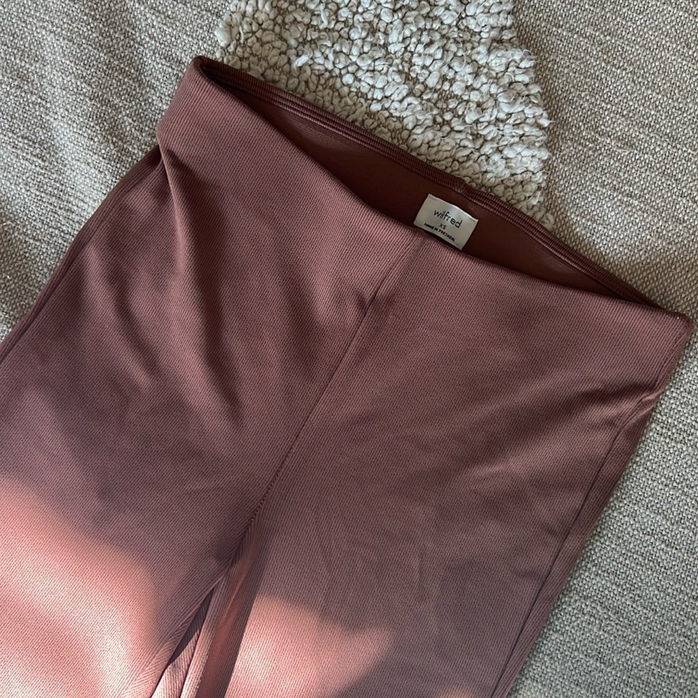 WILFRED Aritzia flare leggings